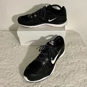 Nike Black Flex TR 5 Training Shoes Women’s Size 11W Wide